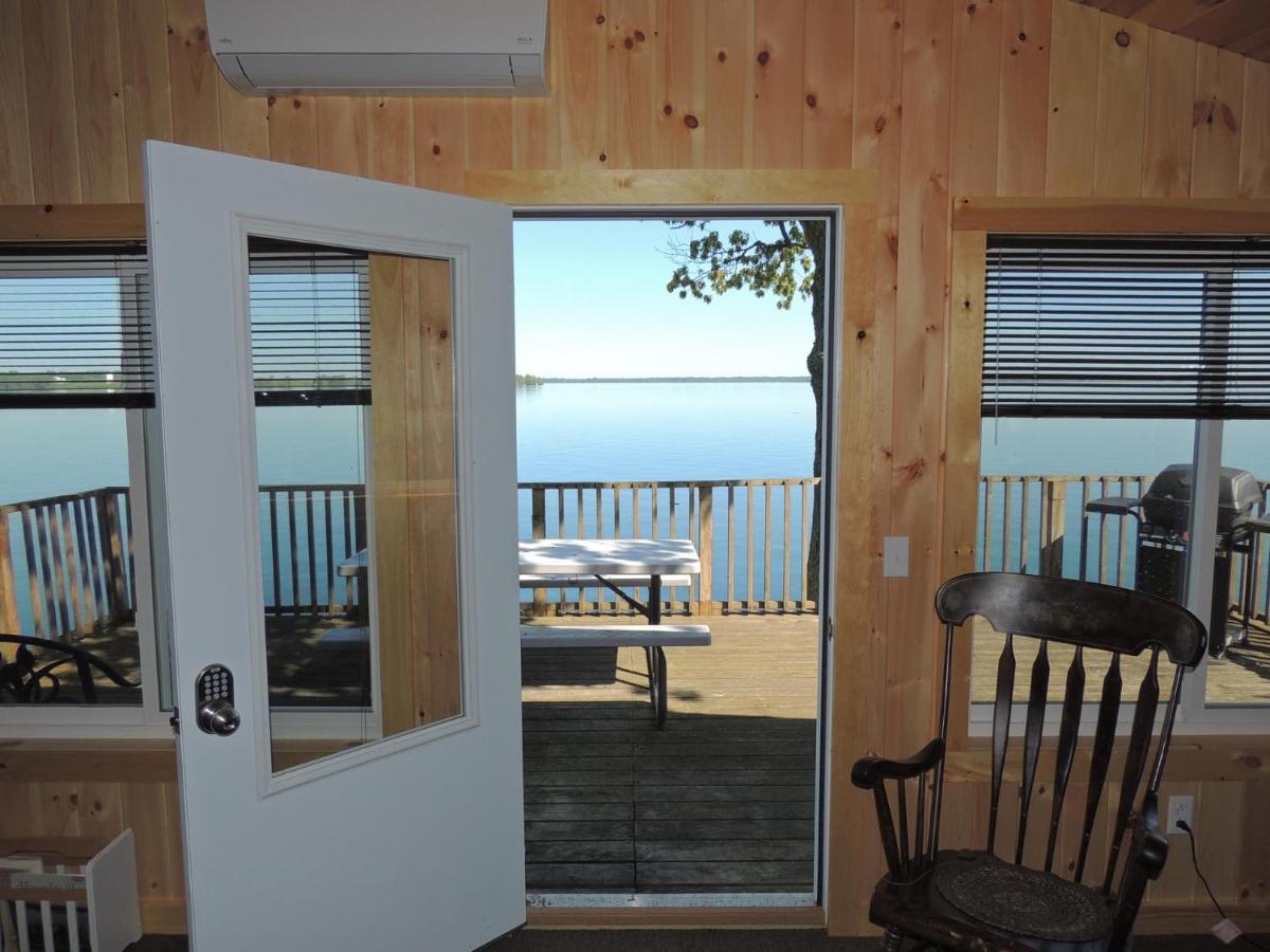 Angel Rock Waterfront Cottages Cape Vincent Exterior photo